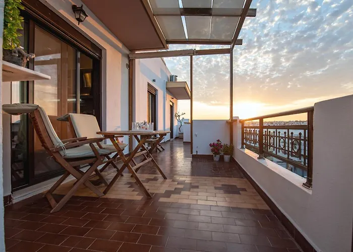 Loft Style Apartment Near The Old Town