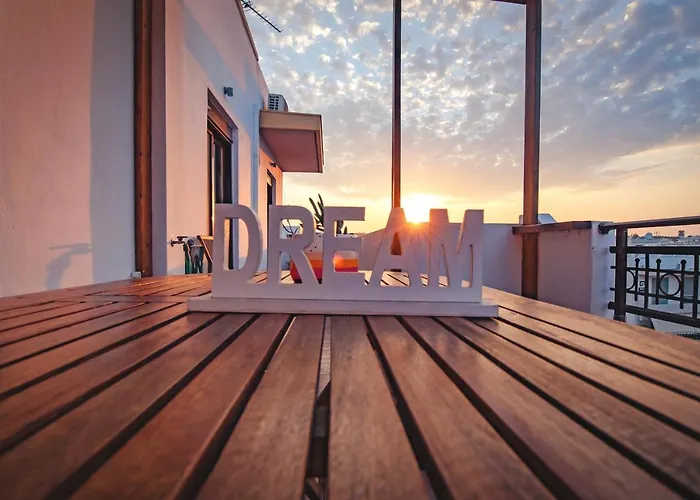 Loft Style Apartment Near The Old Town